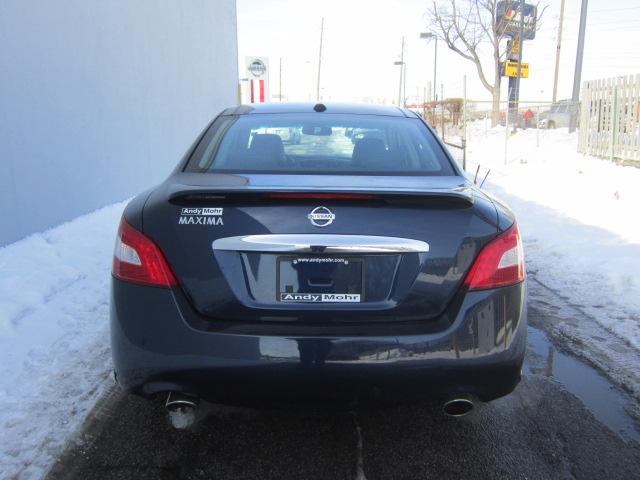 2011 Nissan maxima with premium package #3